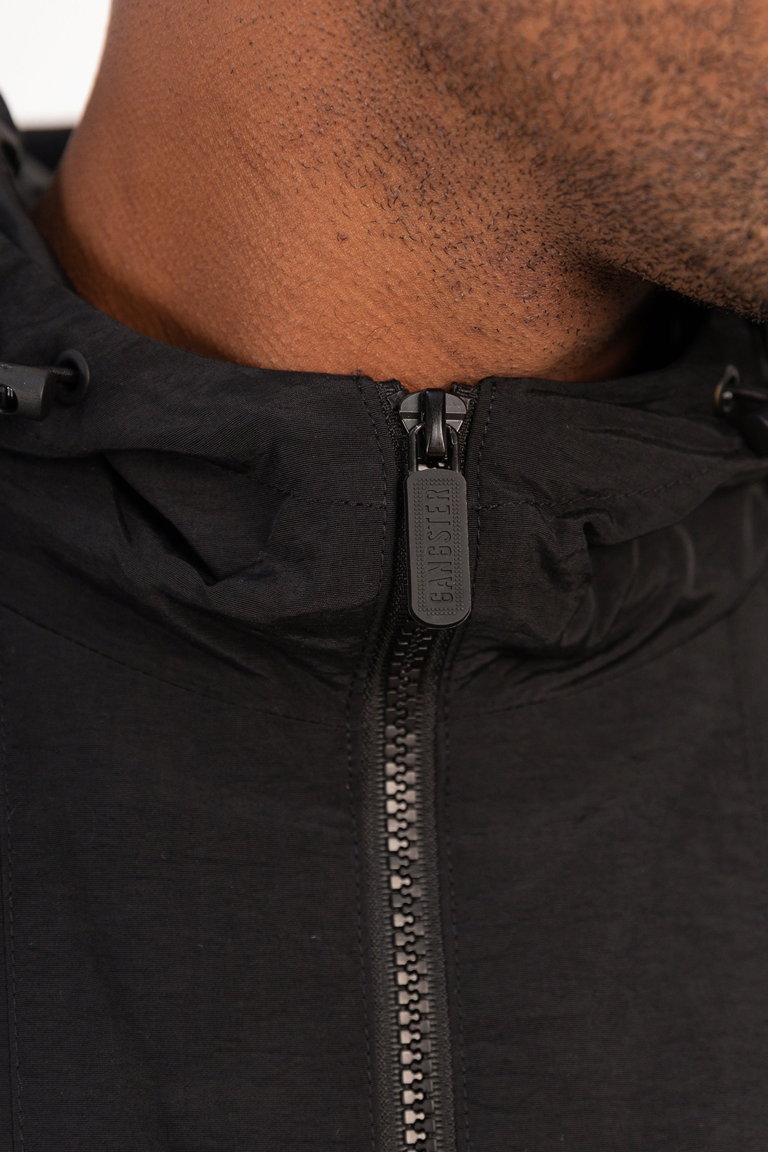 Cortaviento Deportivo Label Negro-5