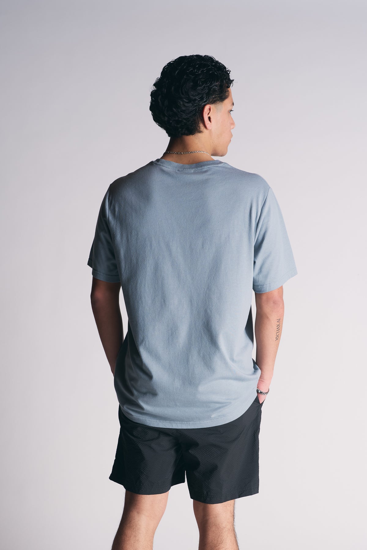 Plus Polera Mc Basica Essential Gris-2