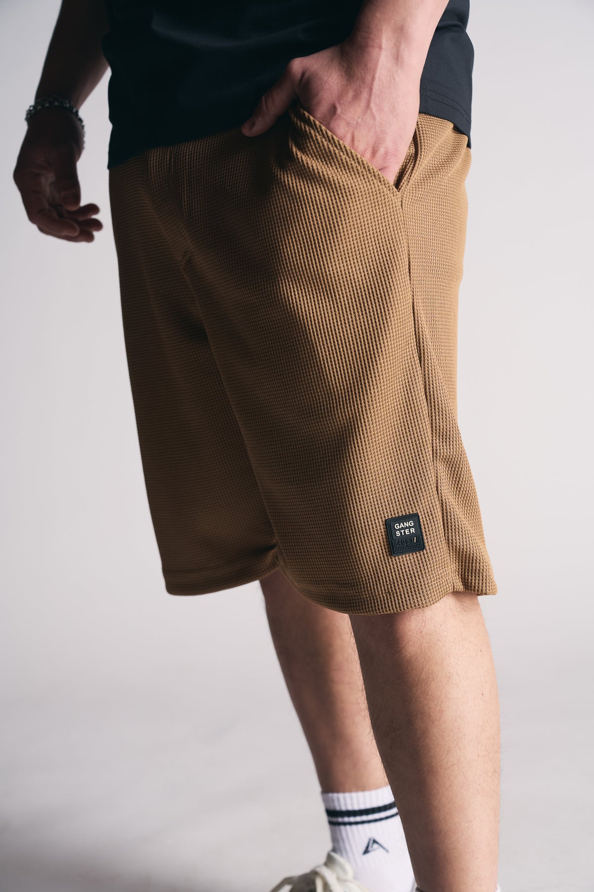 Short Bermuda Jogger Liso Loose Cafe Gangster-1