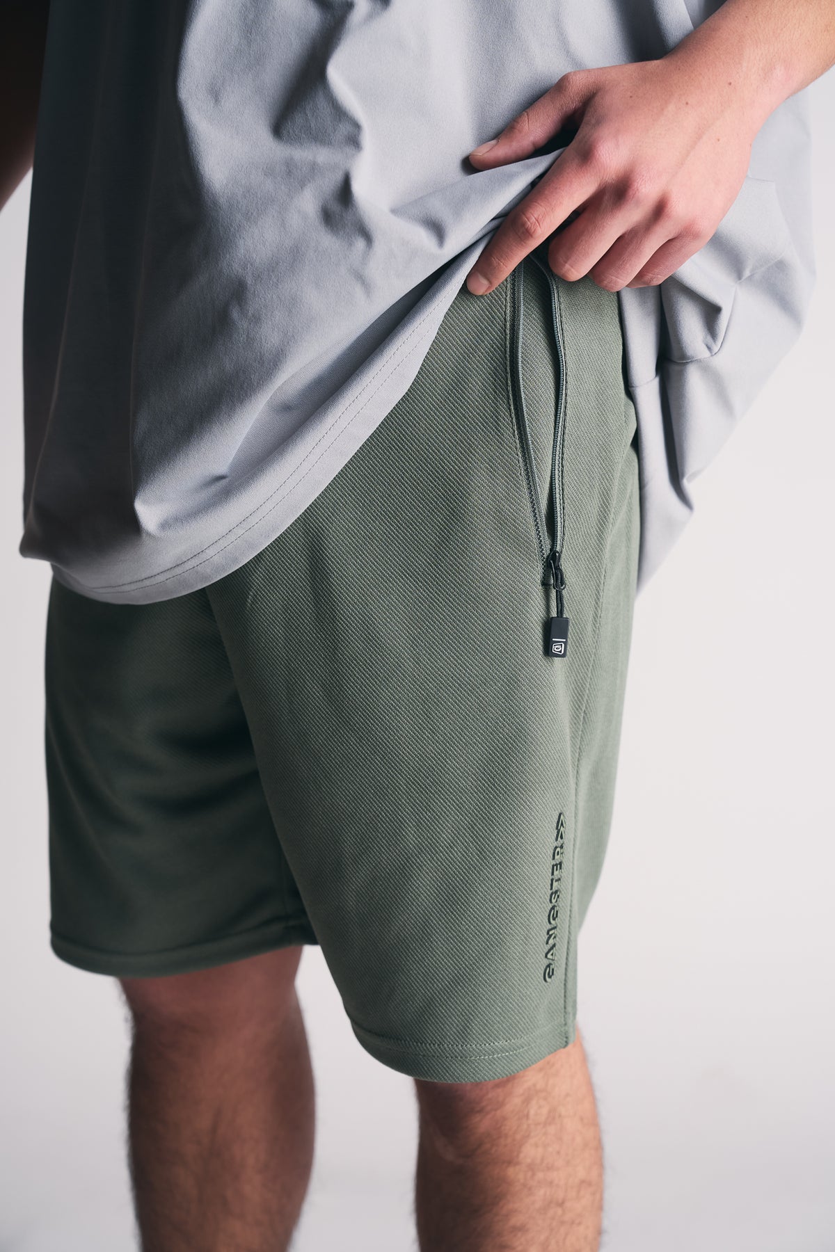 Short Bermuda Jogger Liso Comfort Gris Gangster-1