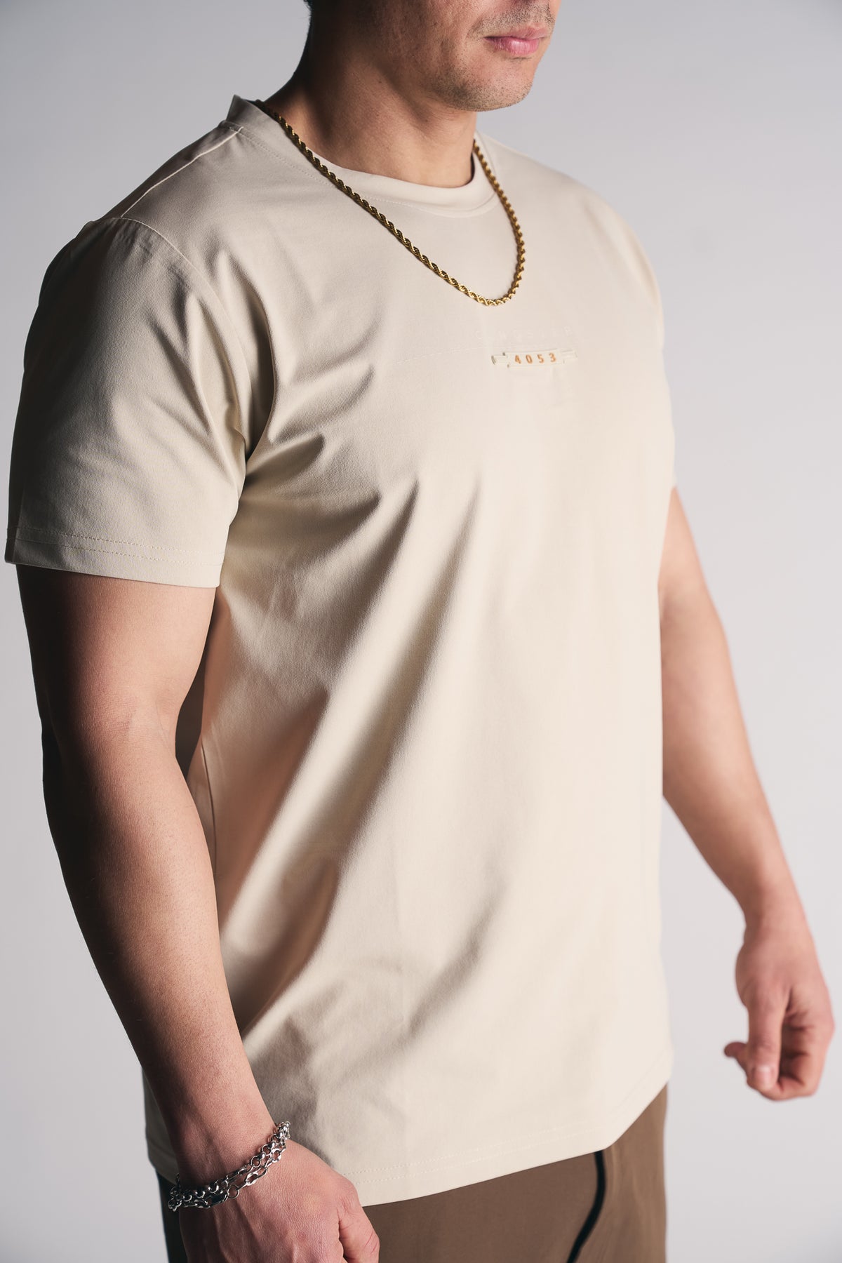 Plus Polera Mc Basica Essential Café-7